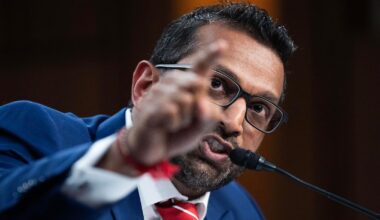 "Feigling", "Clown", "Betrüger": FBI-Direktor überzieht Senator bei Anhörung mit Schimpftirade