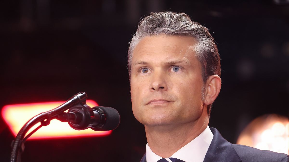 Minister nennt keinen Grund: Hegseth beordert Hunderte Generäle zu "seltsamem" Treffen