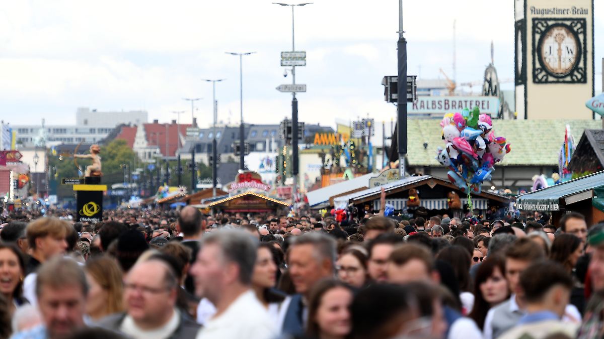 "Kurz vor Massenpanik": "Brandgefährlich": Wiesn-Sperrung löst Chaos aus