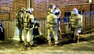 Polizisten verletzt: Rettungswagen-Entführer von Kiel kommt in Klinik | Regional