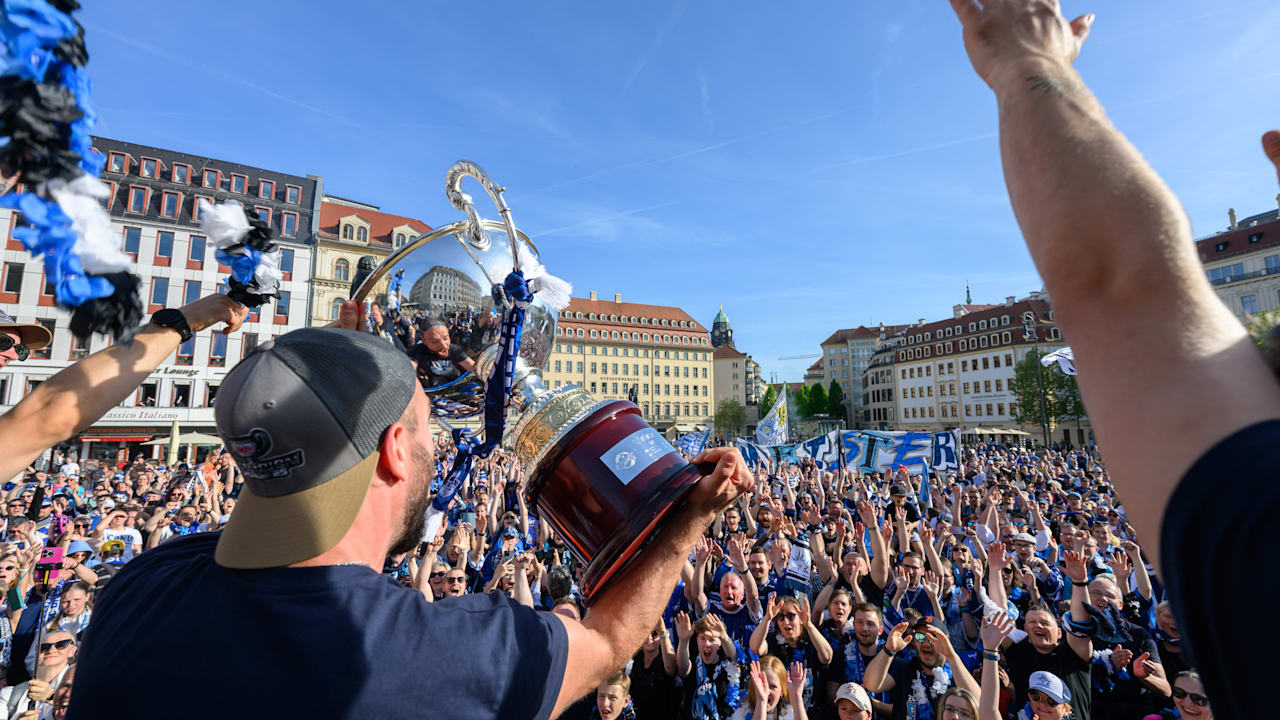 Eishockey: DEL-Eröffnung! Dresden-Fans stürmen Berlin | Sport