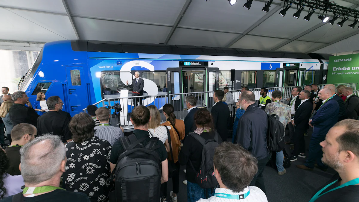 München: Künftige XXL-S-Bahnen am Königsplatz vorgestellt - München