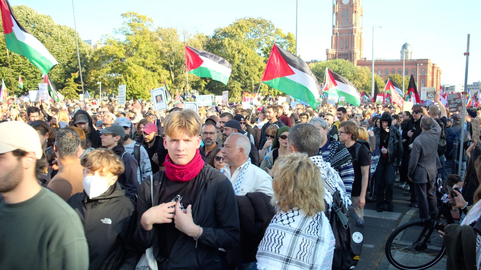 „All Eyes On Gaza“ – größte Demonstration in Deutschland gegen Israels Völkermord
