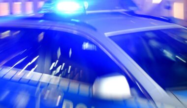 Berlin: Polizeiwagen kracht in Auto - 4 Verletzte | News