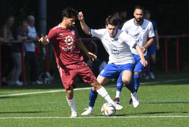 Zwei Spieler im Duell.