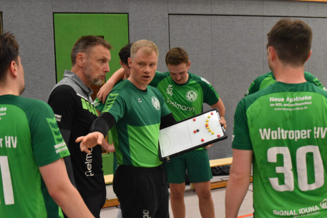 Seine Mannschaft ließ beim VfL Bochum erstmals Punkte liegen: Hannes Greger vom Trainerteam des Waltroper HV.