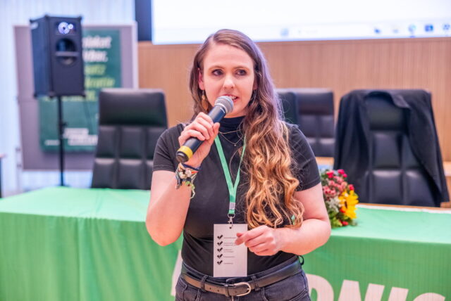 BU1
105 Zeichen
Katrin Lögering trat bei der Kommunalwahl 2025 als Oberbürgermeister-Kandidatin der Dortmunder Grünen an.