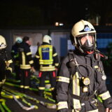 Eine Einsatzkraft bei der Feuerwehr-Übung an der Hermannstraße in Herten am 25. September 2025.