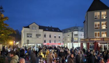 Martinsumzug mit Pferd und Musik Festlicher Abend in Dortmund-Wickede mit Feuer und Gesang