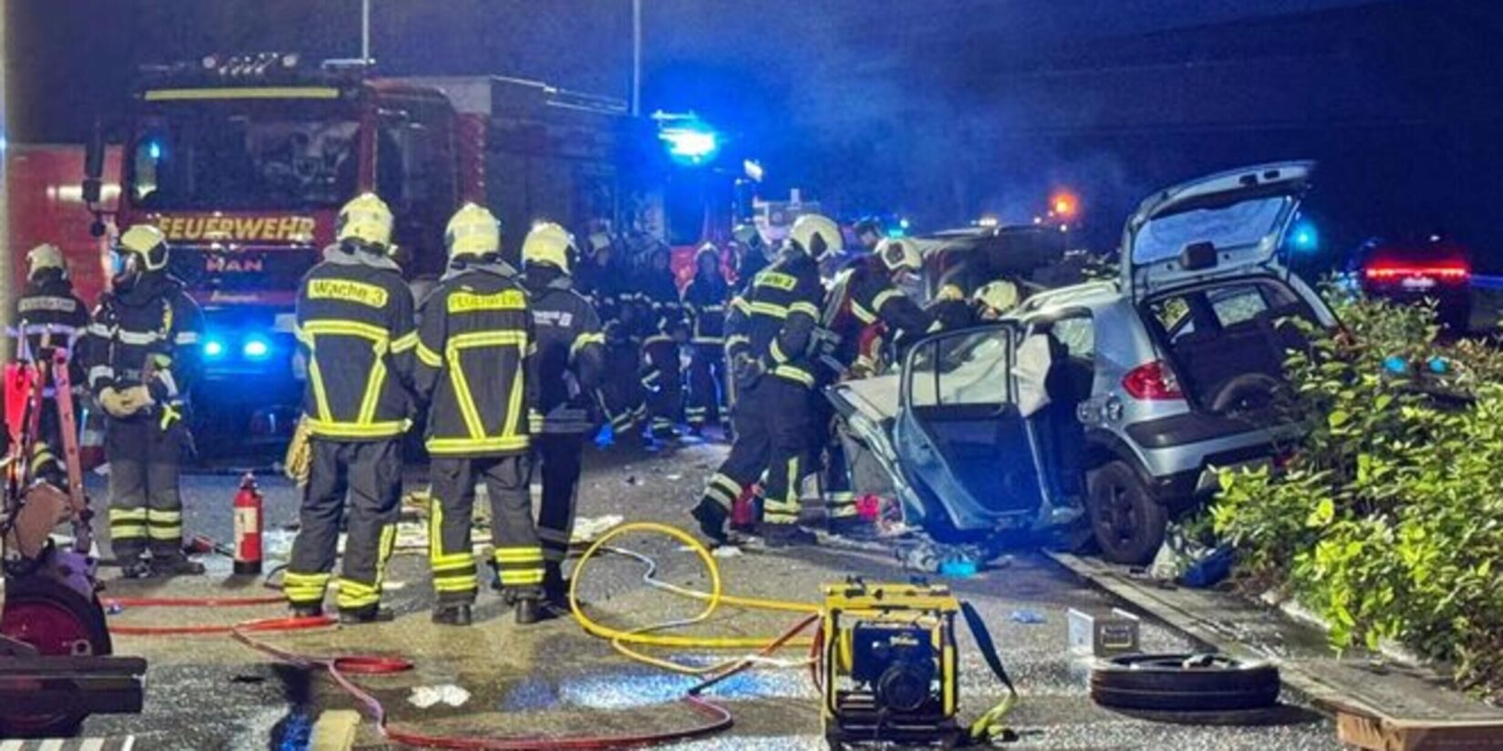 Wuppertal/L74: Unfall - Geisterfahrer stirbt, drei Verletzte