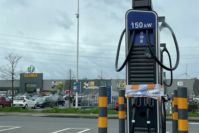 Eine E-Ladesäule auf dem Globus-Parkplatz in Castrop-Rauxel.