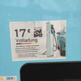 Eine DEW-Ladesäule mit dem gefälschten QR-Code in Dortmund