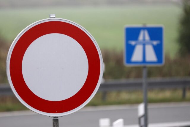 Sperrung einer Autobahn (Symbolbild)
