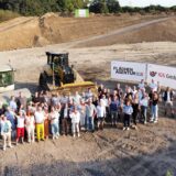Am entstehenden Solarpark in Scharnhorst gab die Firma Flächenagentur NRW eine kleine Feier für die beteiligten Unternehmen.