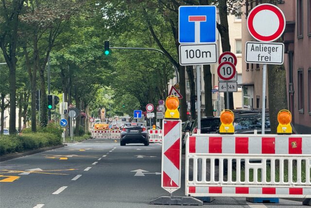 Eine Straßenabsperrung in Dortmund. (Archivbild)
