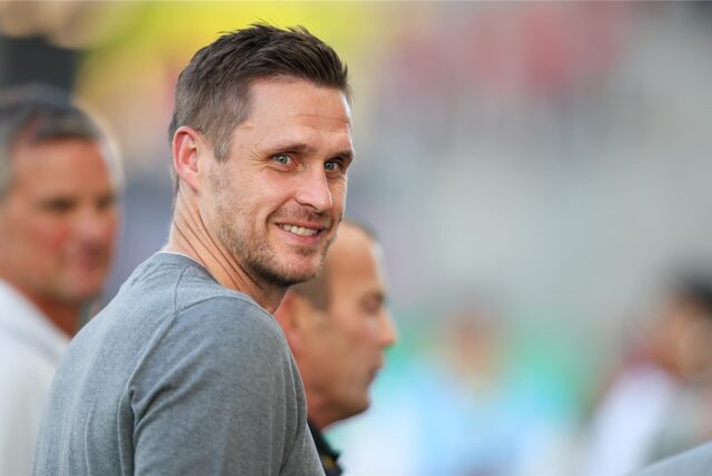 Sebastian Kehl schaut zur Seite.