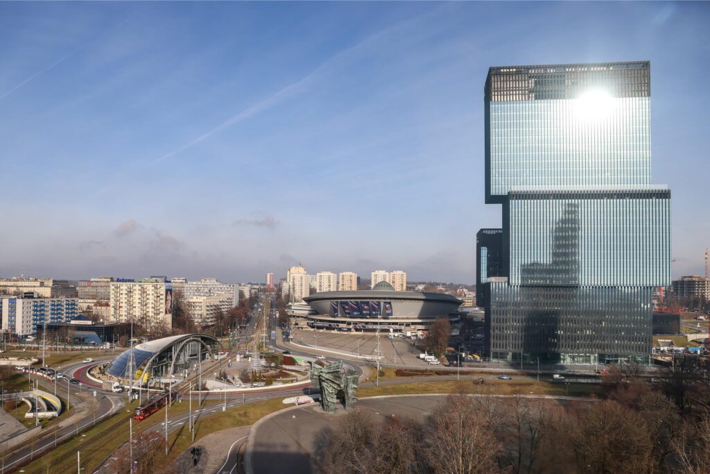Blick auf das Zentrum der polnischen Stadt Kattowitz mit der Mehrzweckhalle „Spodek“ und dem Internationalen Konferenzzentrum.