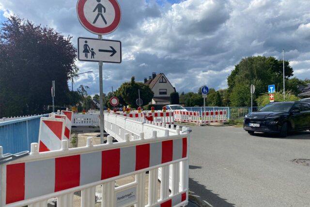 Absperrungen an der Uhlandstraßenbrücke in Herten-Disteln.