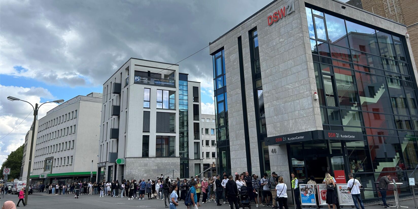Dortmund: Lange Warteschlangen vor DSW21-Kundencenter