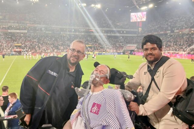 Christian Bergeest im Rollstuhl im Stadion