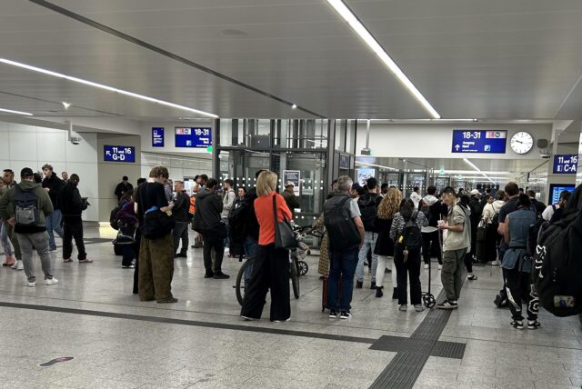 Gestrandete Passagiere im Dortmunder Hauptbahnhof