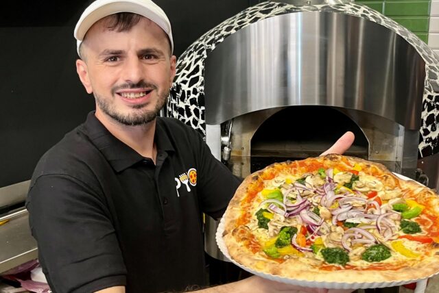 Am Westenhellweg hat ein neuer Imbiss eröffnet, der Pizza, Pasta und Snacks anbietet.