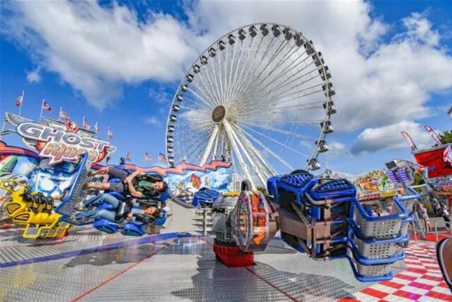Kirmes in Bonn: Fahrgeschäfte auf dem Pützchens Markt