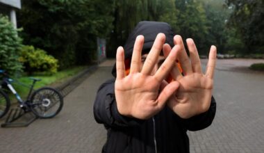 Homosexueller Mann (60) von „Schwuelenhassern“ angelockt und verprügelt