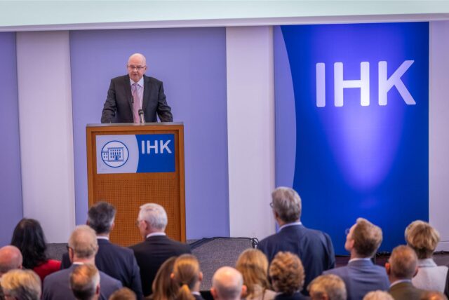 Präsident Heinz-Herbert Dustmann begrüßte rund 500 Gäste zum traditionellen Jahresempfang der Industrie- und Handelskammer zu Dortmund (IHK).