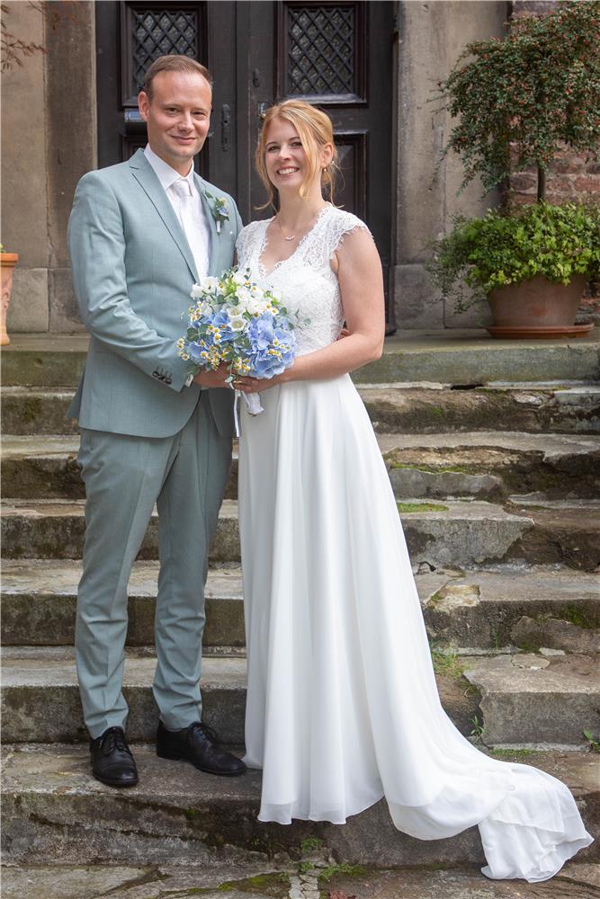 Eine Hochzeitsreise ist derzeit nicht geplant, das Paar war vor der Hochzeit zweimal im Mittelmeer-Urlaub.
