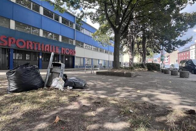 Das Foto zeigt den Bereich vor der Sporthalle Nord in Dortmund.