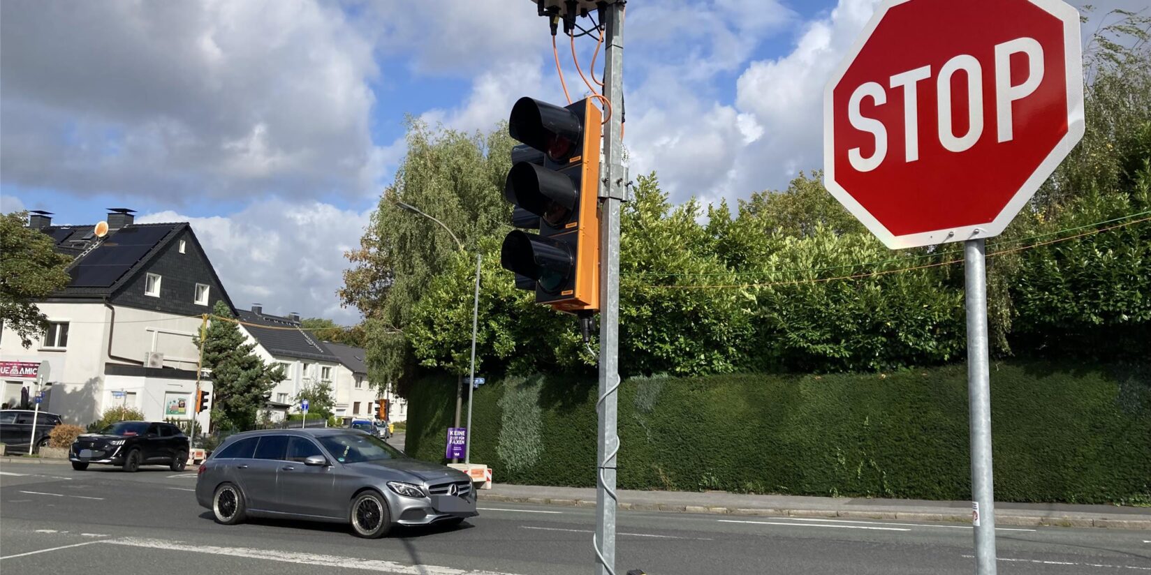 Ampel regelt Zu- und Abfahrt an der B54