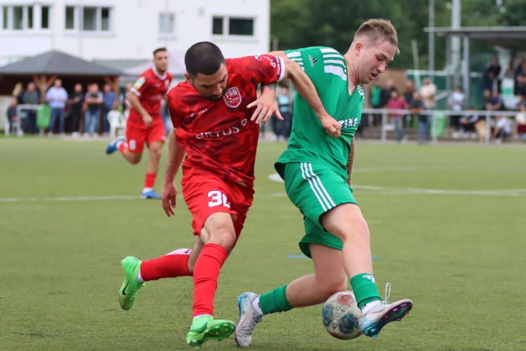 Oguzhan Kefkir im Zweikampf.