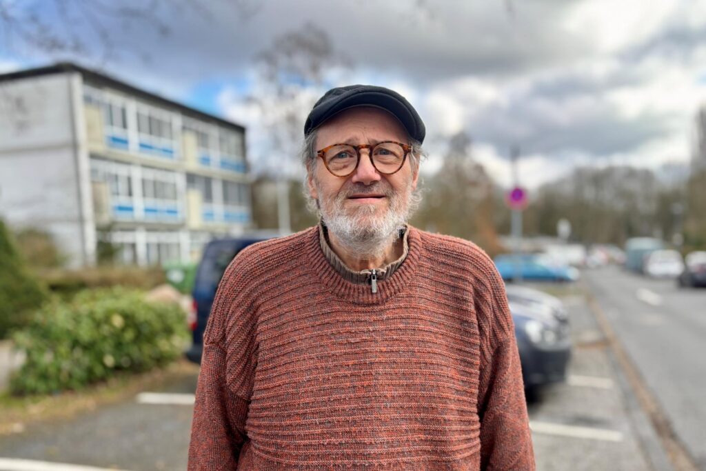 Günter Moryson vor dem EBG-Gebäude an der Lunastraße.