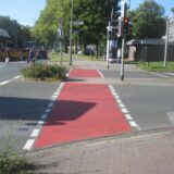 Der Übergang an der Derner Straße / Bayrische Straße hat inzwischen eine Rotmarkierung erhalten.