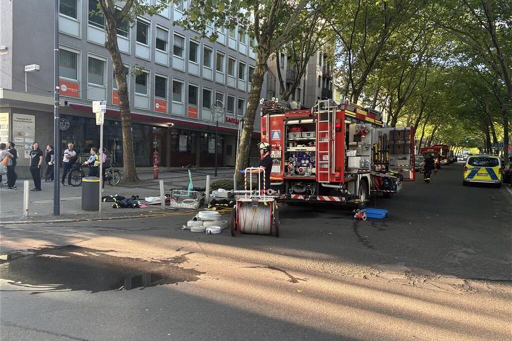 Bilder vom Brand auf der Kleppingstraße in der City von Dortmund am Freitag (19.09.).