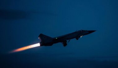 Antwort auf Luftraumverletzungen: CDU-Außenexperte: Nato muss russische Kampfjets notfalls abschießen