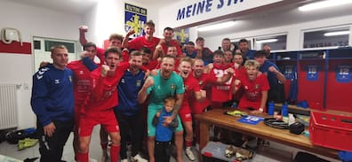 Der Eutiner Jubel nach dem 2:1-Sieg gegen Kilia Kiel kannte auch in der Kabine keine Grenzen.