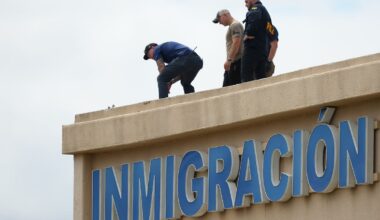 Motiv des Täters noch unklar: Trump macht "linksradikale Demokraten" für ICE-Angriff verantwortlich