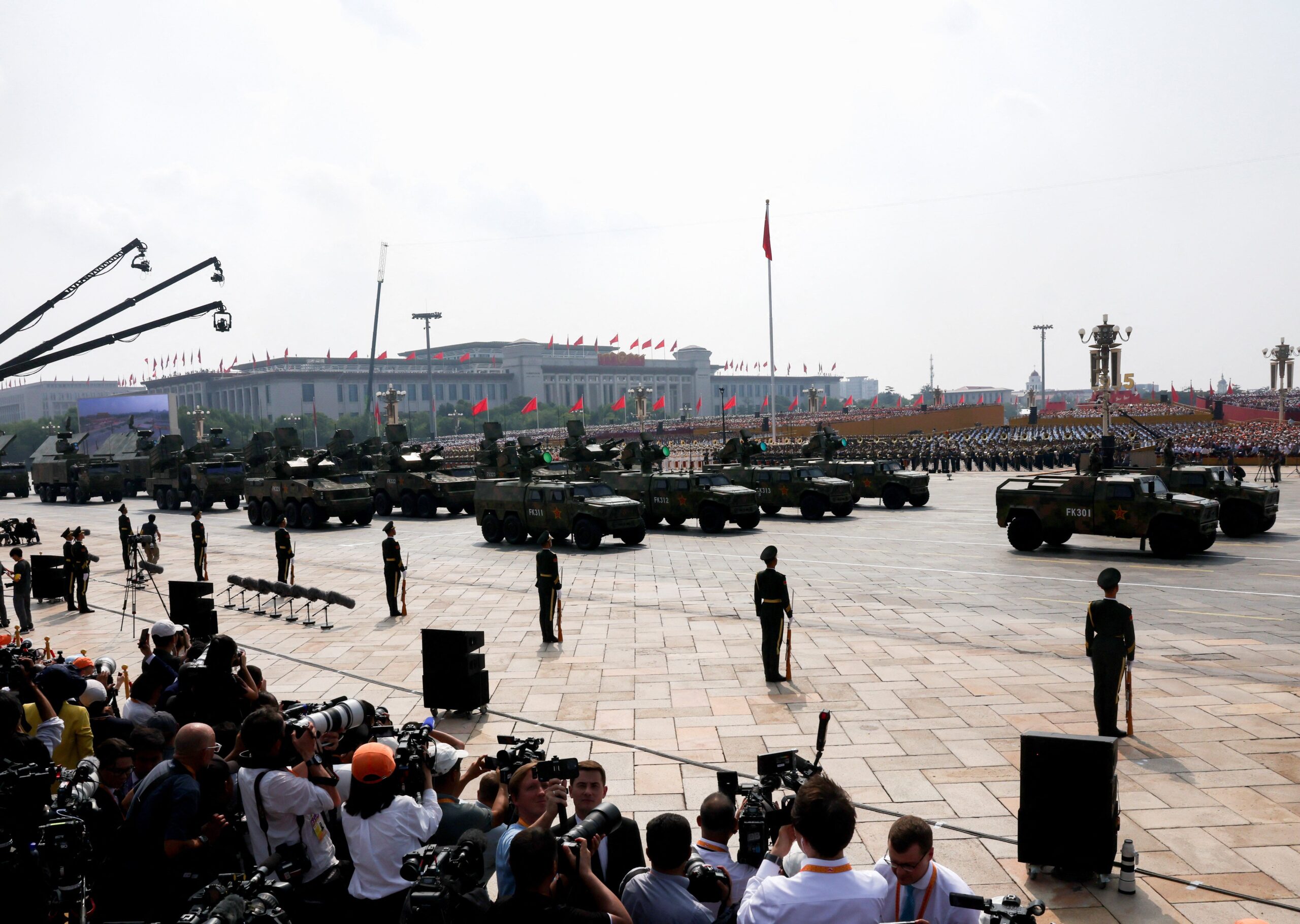 Laser, montierte Maschinengewehrtürme und Störsender gehörten zu den Systemen, die China am Mittwoch vorstellte.