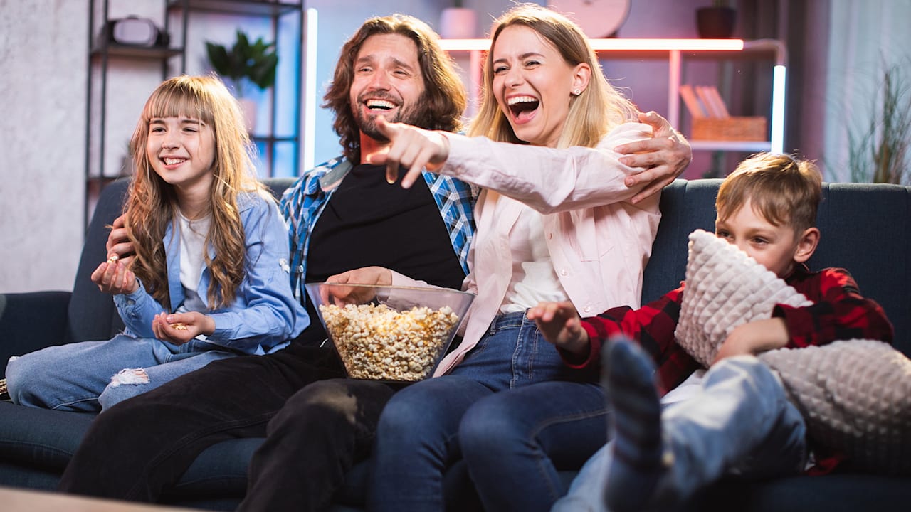 Netflix, Prime & Co.: So viel Strom sparen Sie mit Downloads statt Streaming | Leben & Wissen
