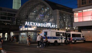 Berlin: Streit am Alexanderplatz endet tödlich – Zeugen gesucht | Regional