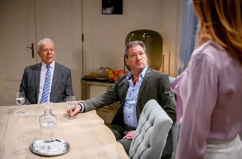 6d6b91b0950649838161471fe6a18b4c B W 900.jpg