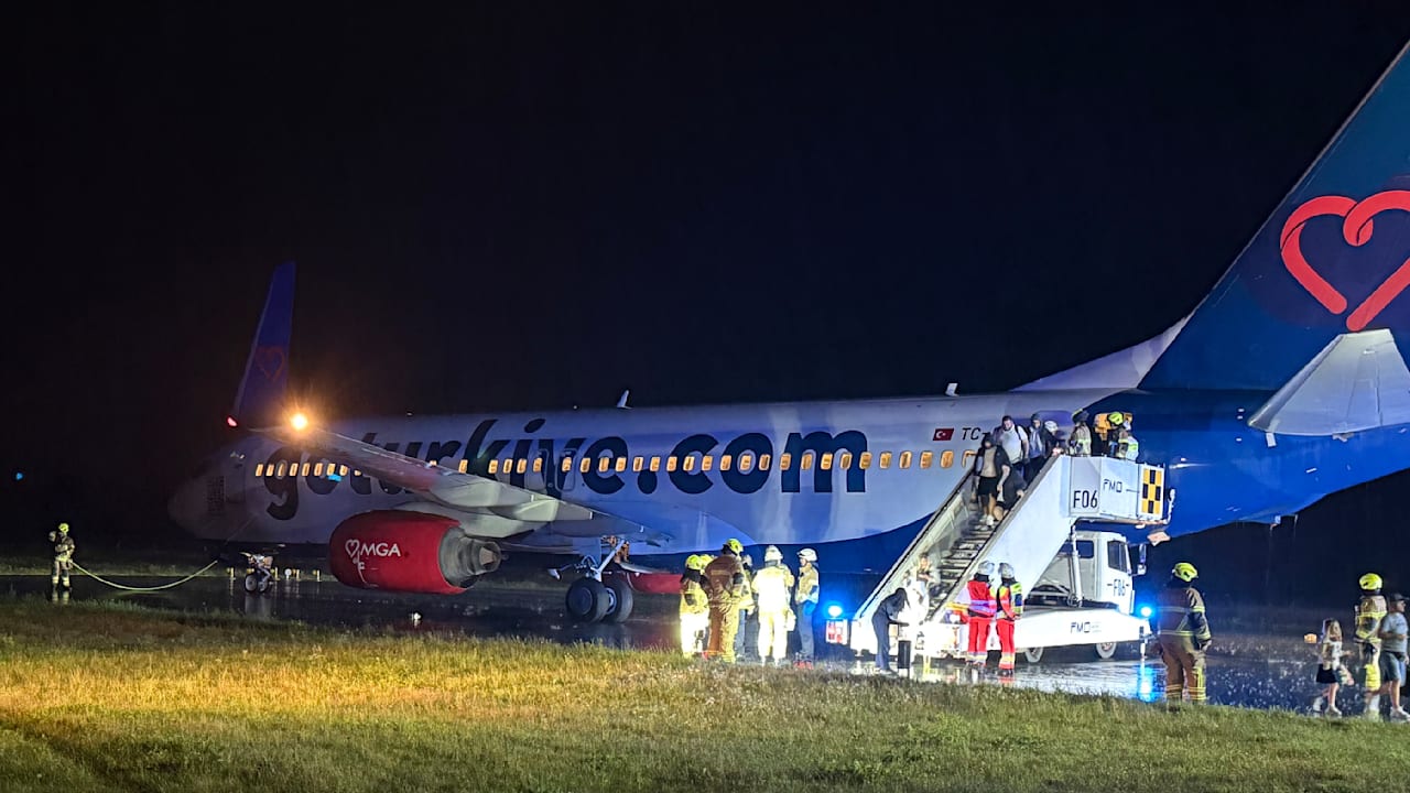 Unwetter am Flughafen Münster: Boeing rutscht fast von der Bahn | News