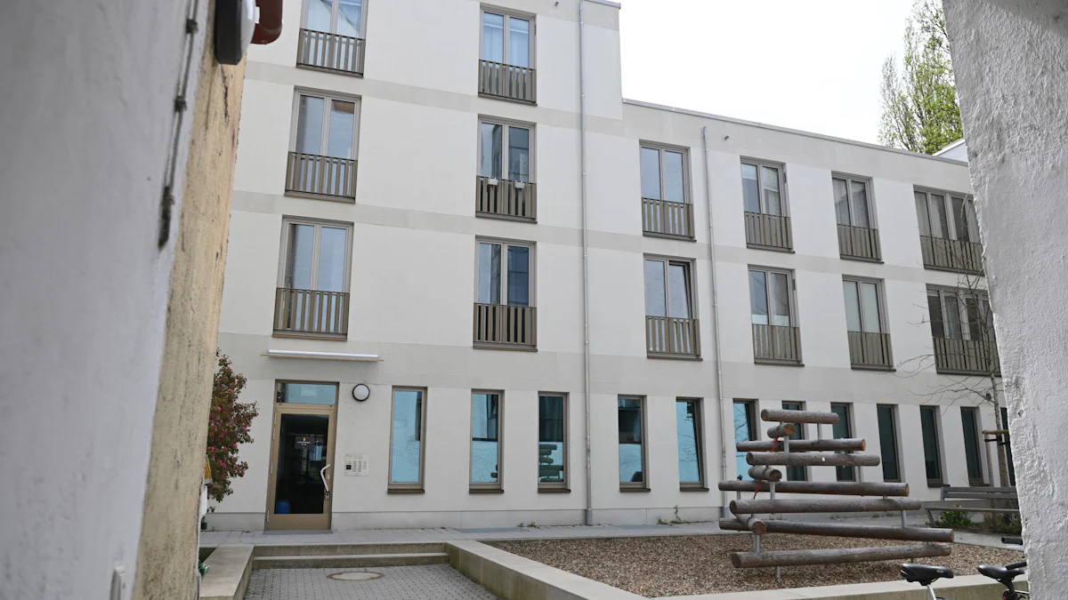 München: Anwohner an der Liebherrstraße 16 begehren gegen Apartmentbetrieb auf - München