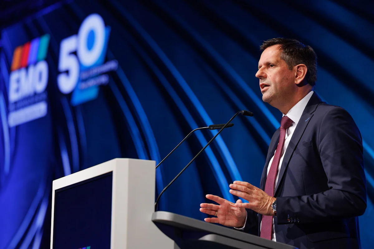 Messe in Hannover - Kriselnde Industrie sieht Wege zu Investitionen und Jobs - Wirtschaft