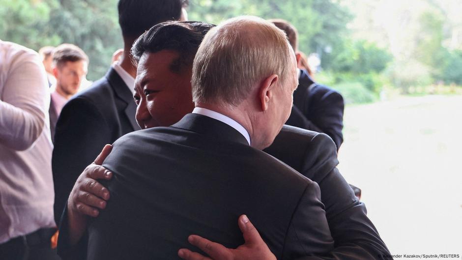 Nordkoreas Kim versichert Putin volle Unterstützung – DW – 03.09.2025