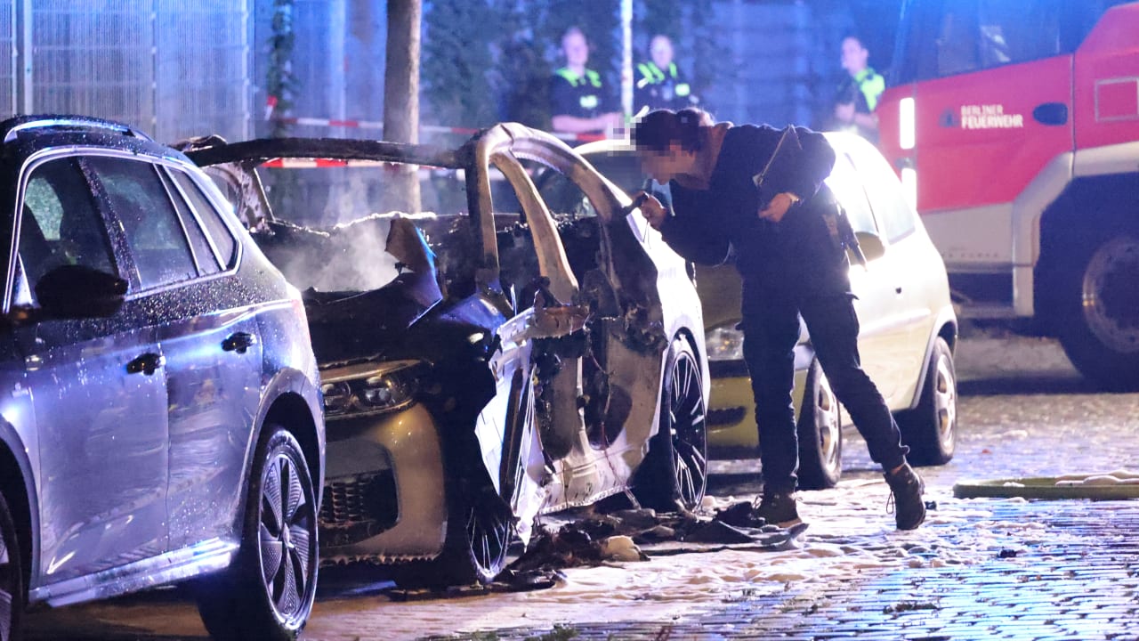 Berlin: Explosion in BMW, 22-Jähriger schwer verletzt | Regional