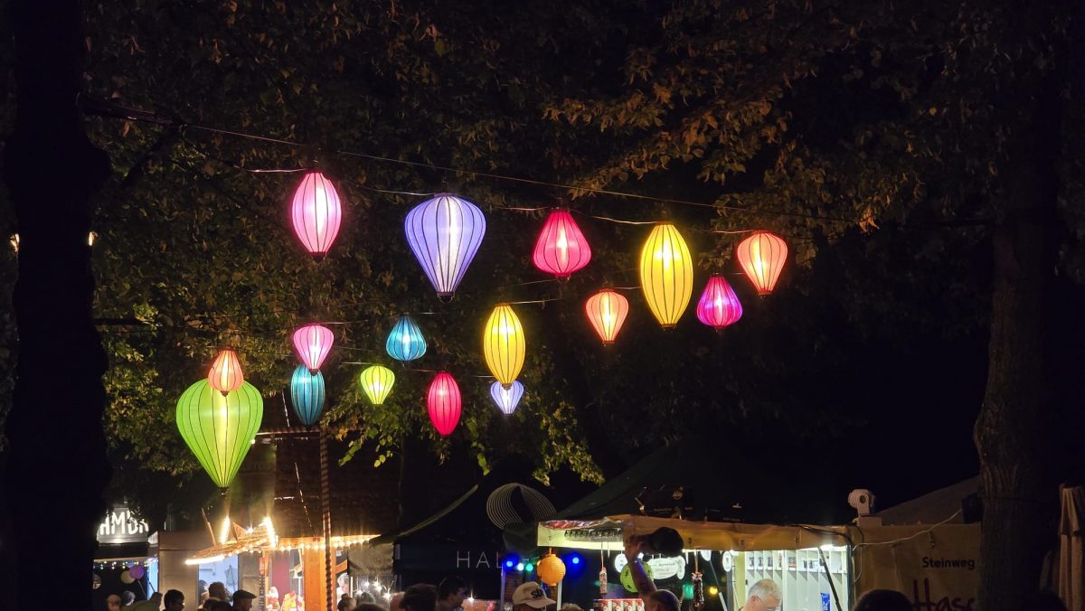 Helmnot-Theater lobt Halles Publikum und perfekte Organisation des Laternenfestes – Du bist Halle