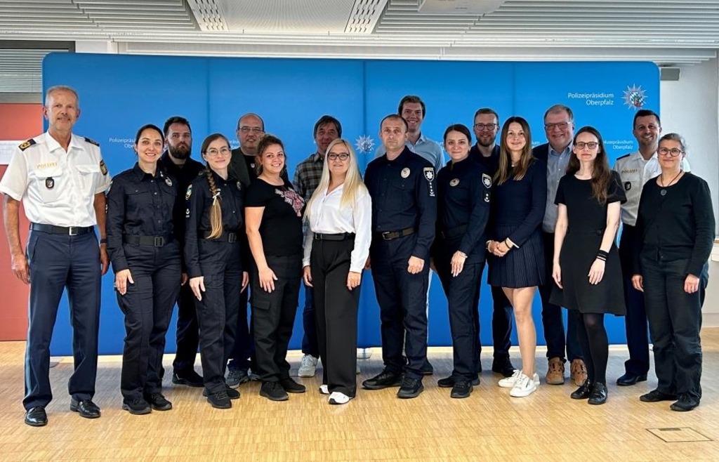 Ukrainische und bayerische Polizisten im Austausch